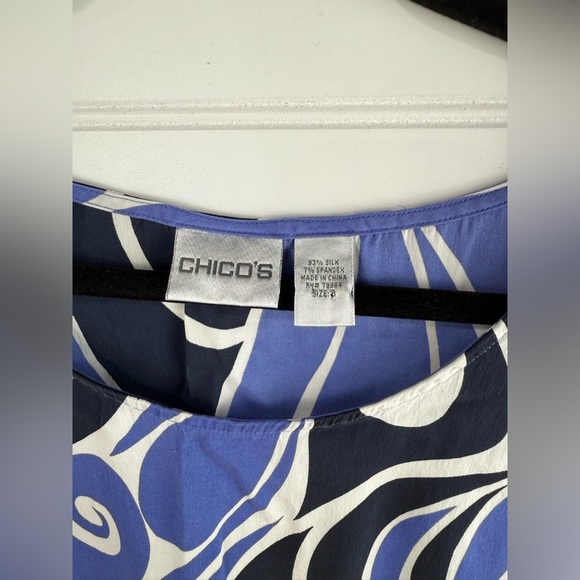Chico’s women’s silk blend blue abstract design sleeveless tank top. Size 8 - Picture 3 of 4